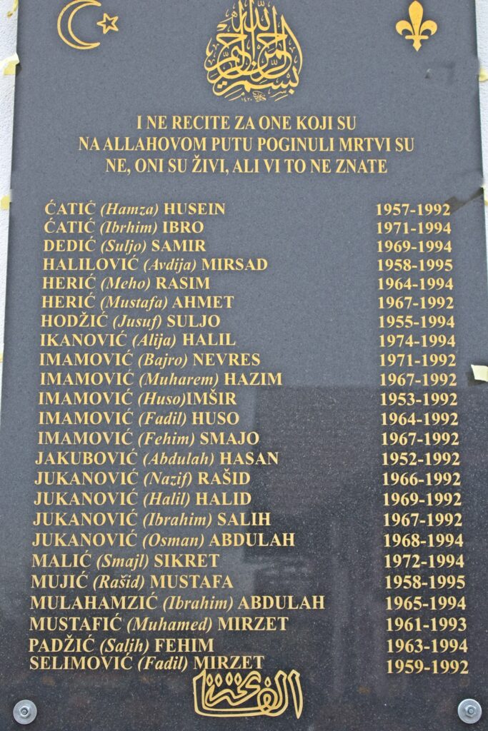 Spomen ploča poginulim borcima Vukovija