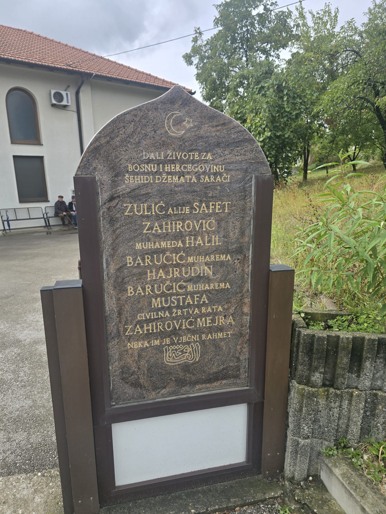 Spomen-obilježje šehidima Sarača