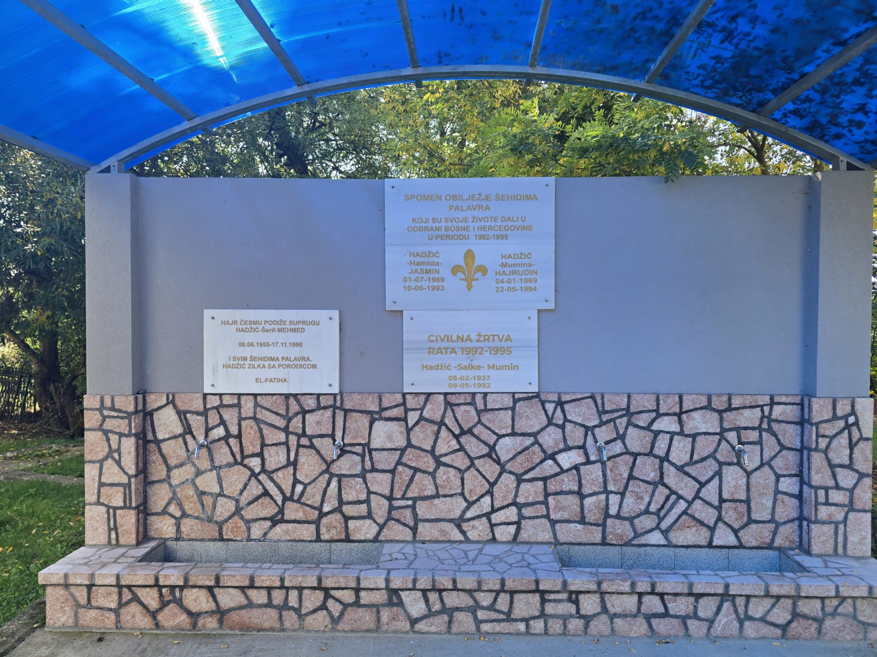 Spomen-obilježje šehidima i civilnim žrtvama rata u Palavrama