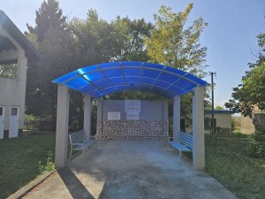 Spomen-obilježje šehidima i civilnim žrtvama rata u Palavrama — Fotografija